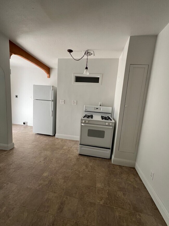 Building Photo - 2 Bedroom 1 Bath Home - Mills Edition