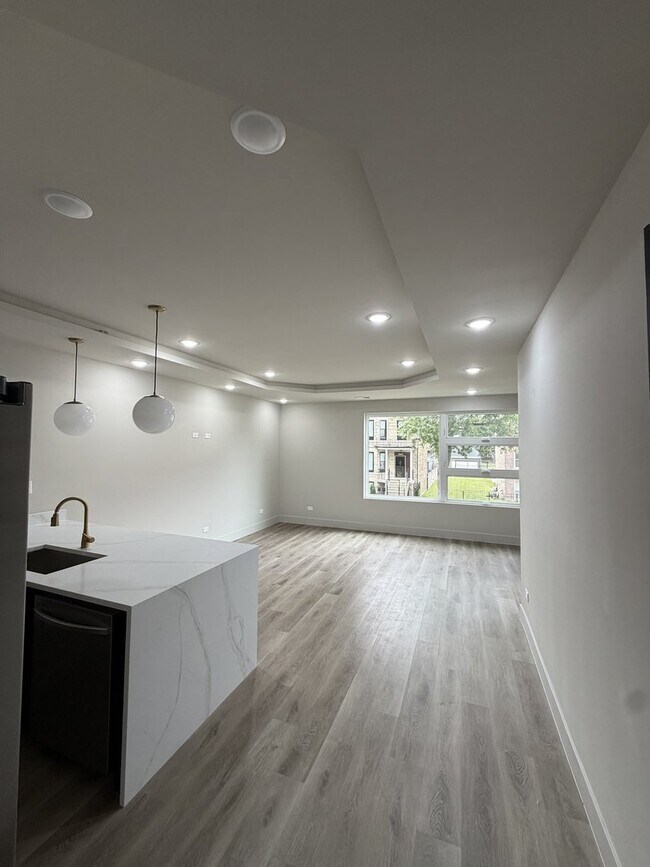 Building Photo - 6603 S Langley Ave