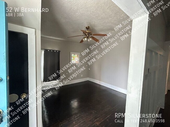 Foto del edificio - Spacious 4-bedroom