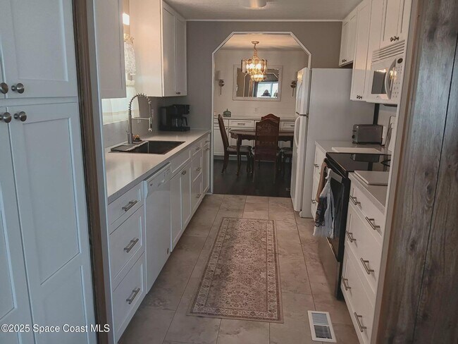 Foto del edificio - 621 Hyacinth Cir