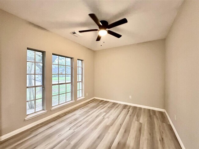Building Photo - 706 Shiremeadow Dr