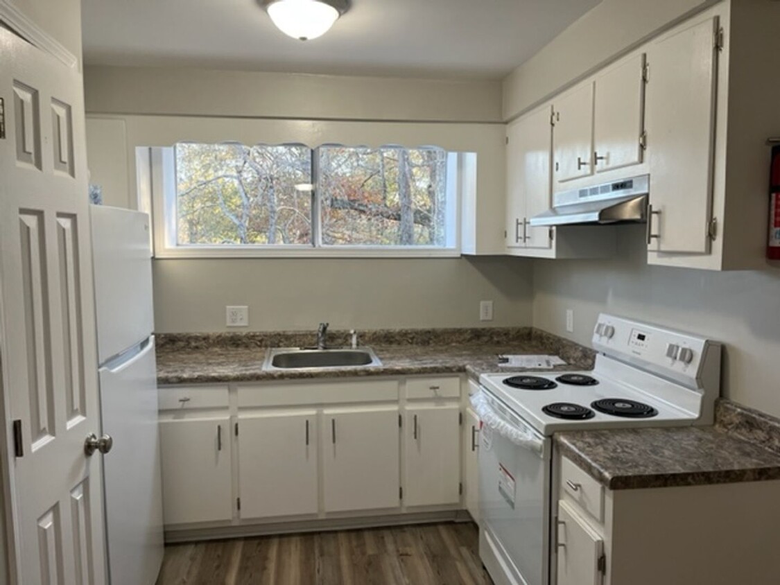 Foto principal - 2 Bedroom 2 Bath Coming Soon