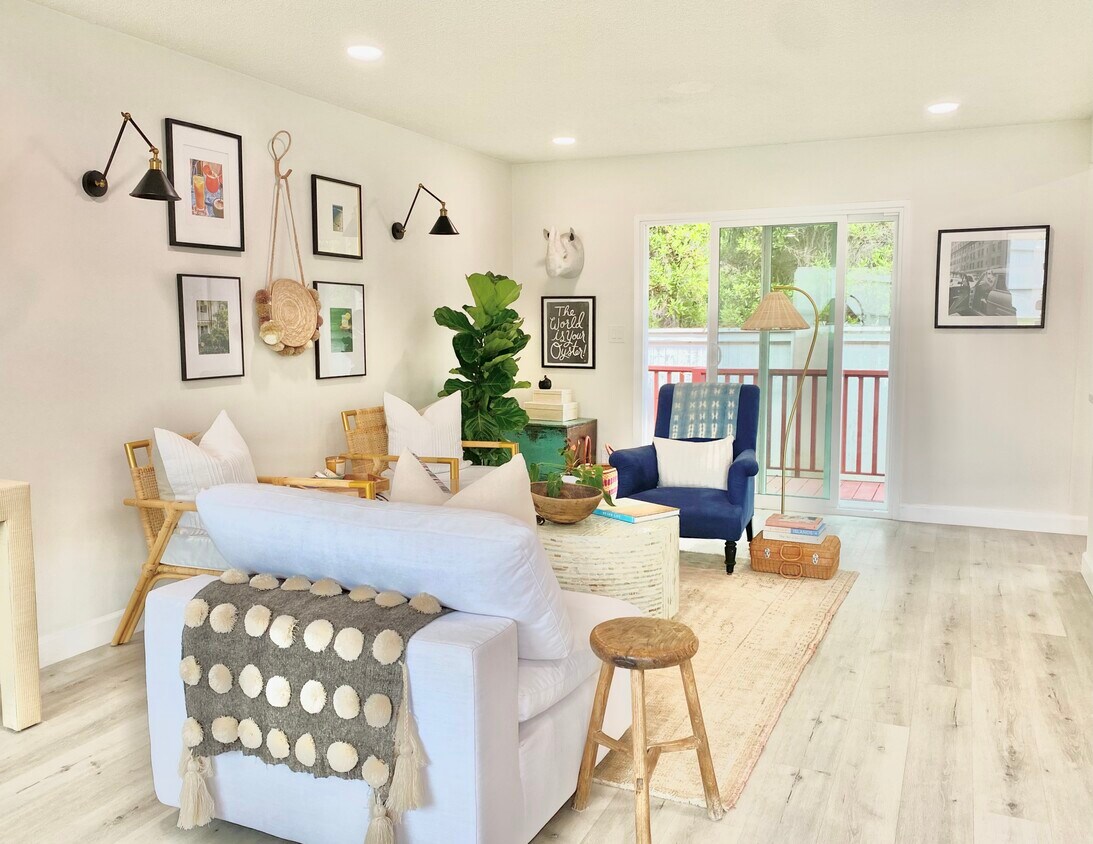 Primary Photo - 2019 Curtis Ave