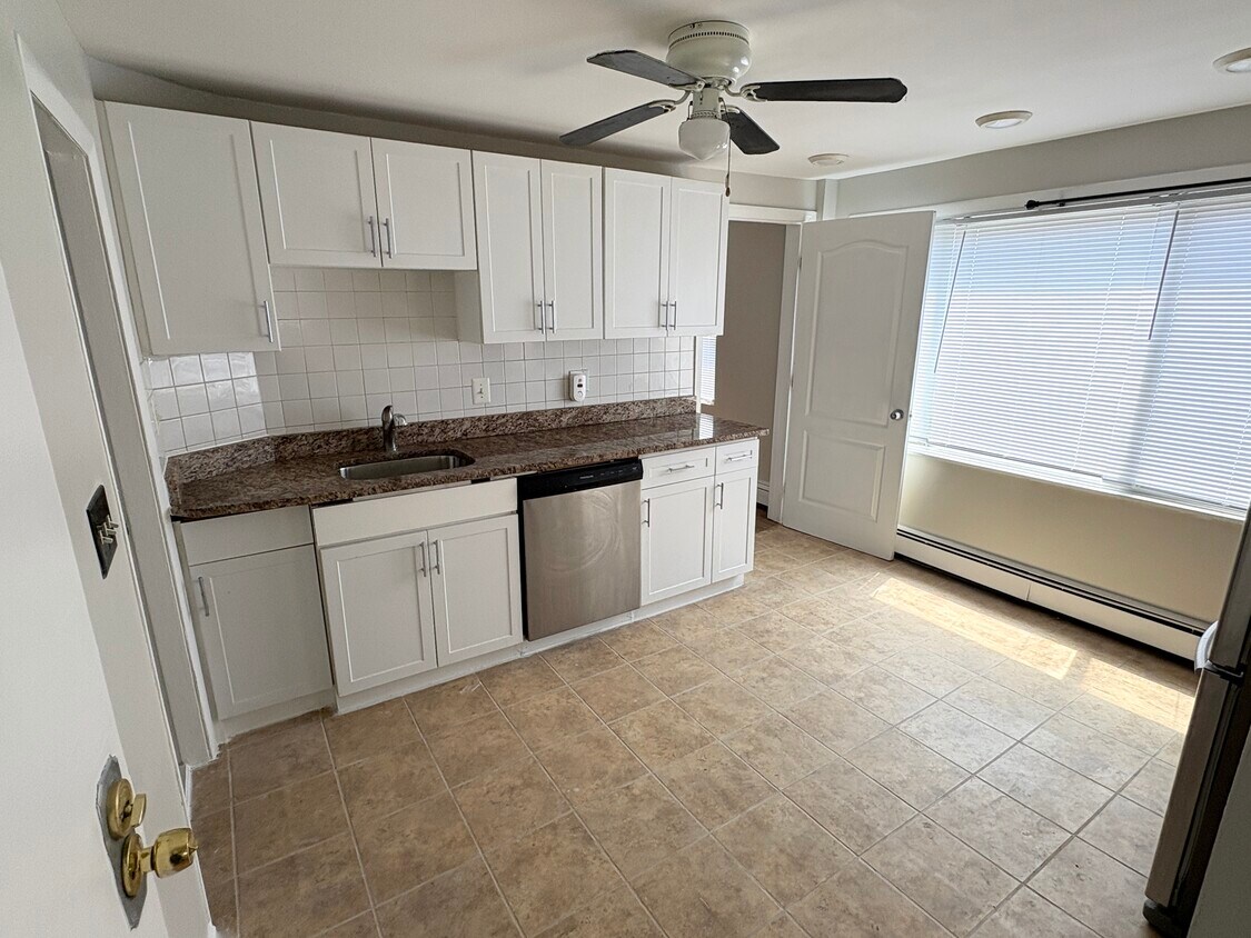 Primary Photo - 110 Sciarappa St