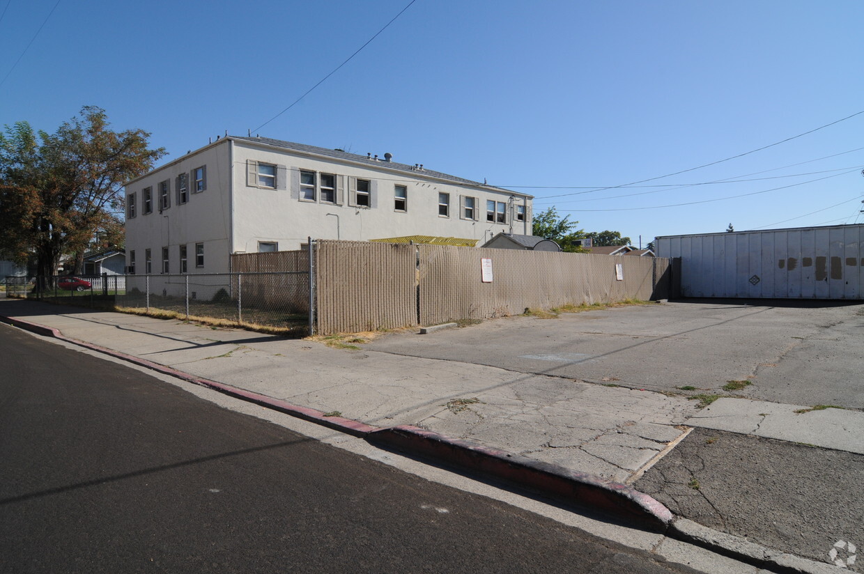 Building Photo - Sequoia Apartments