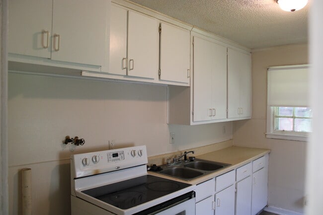 Building Photo - 4345 E Bayley St