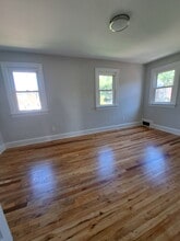 Building Photo - 1802 Maple St