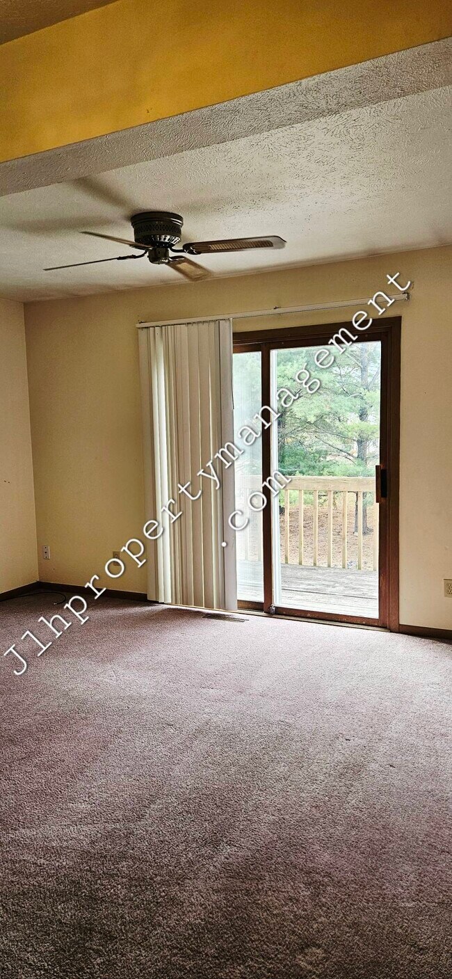 Building Photo - 3119 W Loras Dr