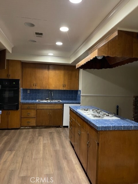 Building Photo - 5149 La Canada Blvd