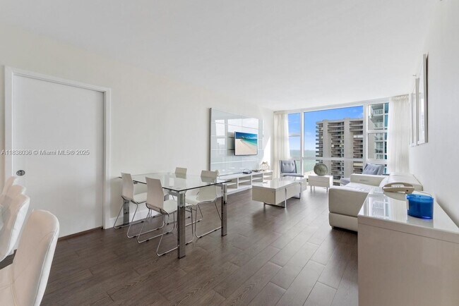 Foto del edificio - 6801 Collins Ave