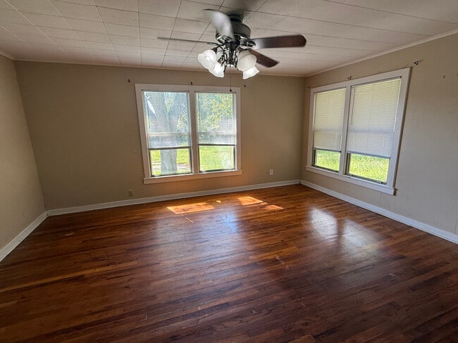 Building Photo - 609 Lane Dr