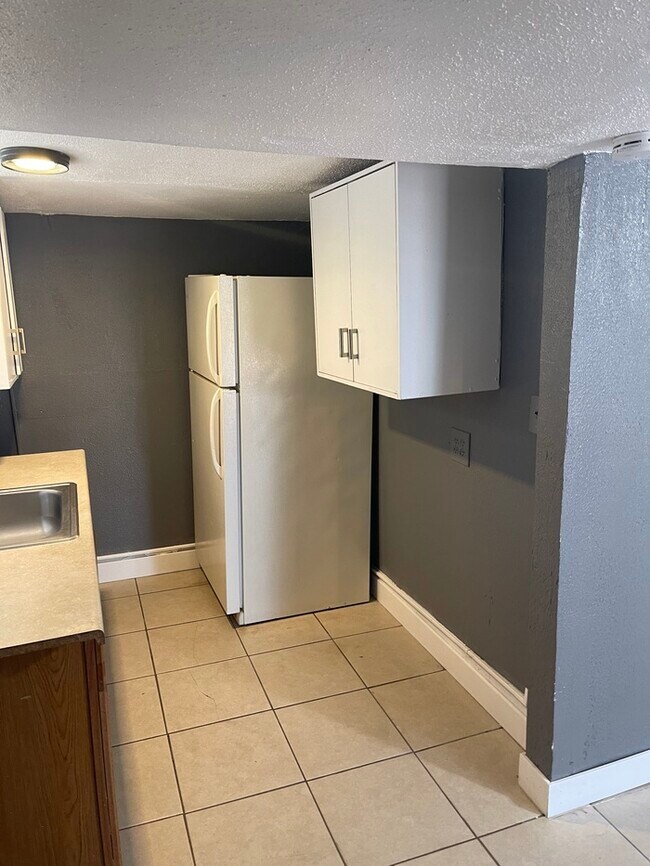 Building Photo - Manteca 1 Bedroom Plus Bonus Room 1 Bathroom