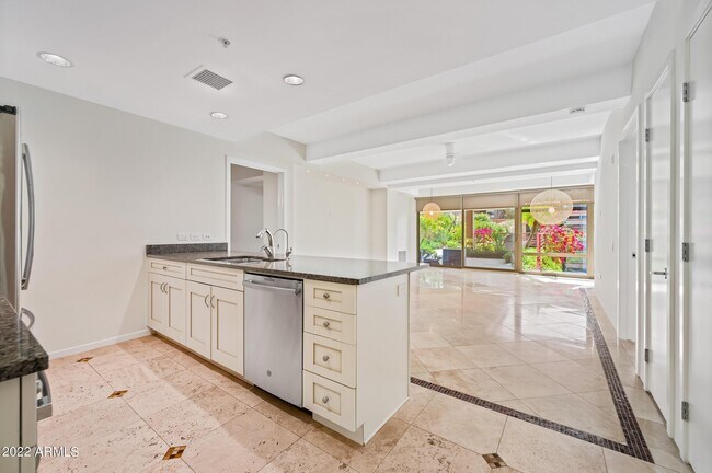 Foto del edificio - 7167 E Rancho Vista Dr