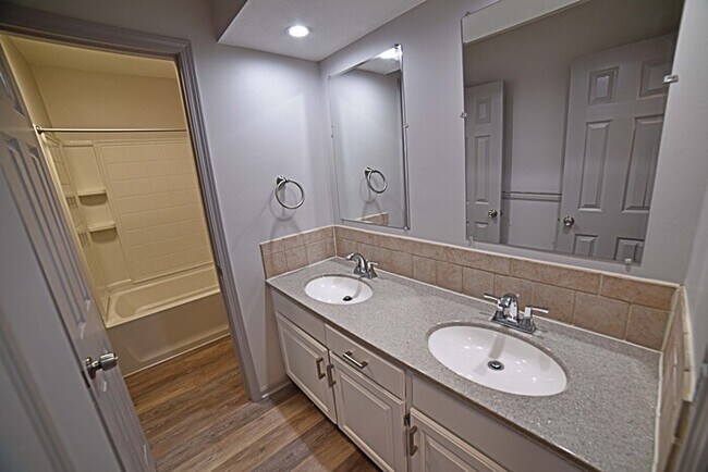 Building Photo - Amazing 3 Bedroom Home in Independence