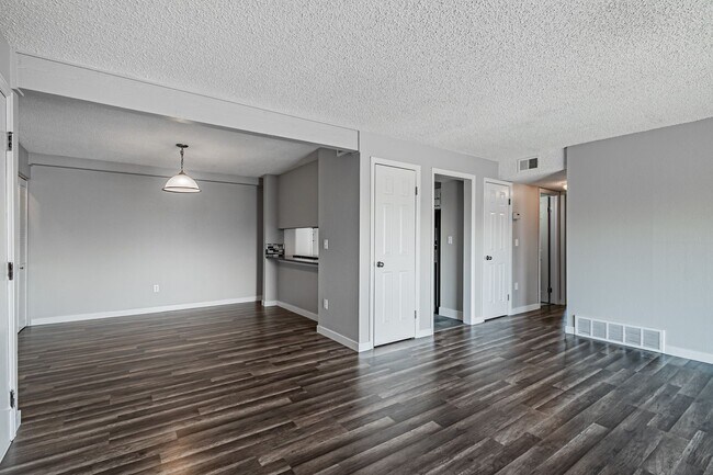 Building Photo - 2BD, 1BA Remodeled Westminster Condo. One Parking Spot. Washer/ Dryer Included.