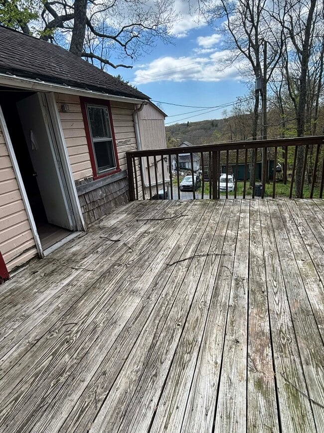 Building Photo - 36 Maple Trl