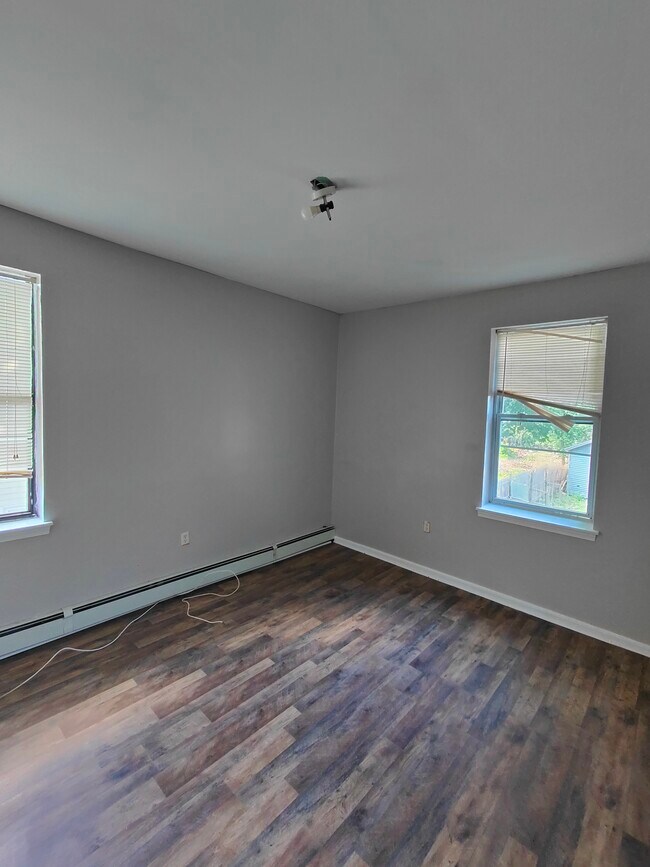 Bedroom - 28 Sanford St