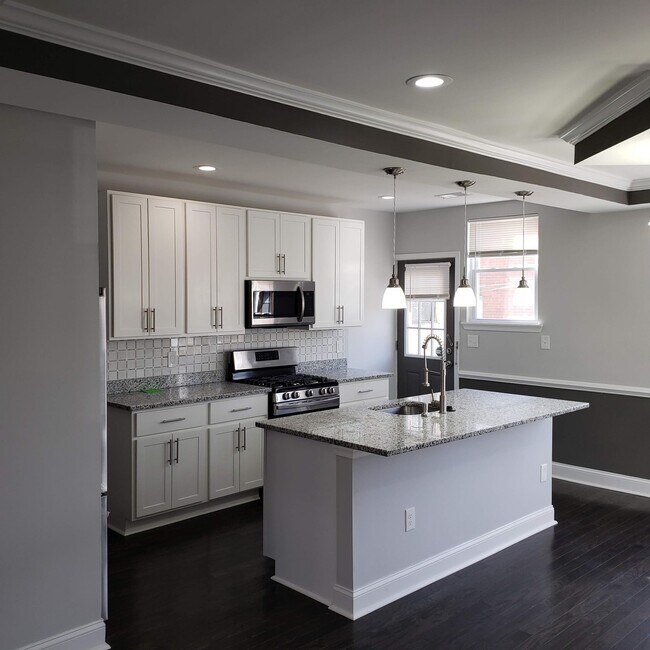 Building Photo - 5456 Jonquil Ave