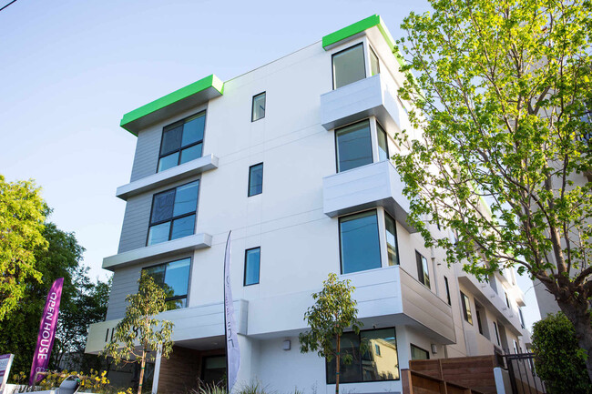 Building Photo - 11478 Moorpark St