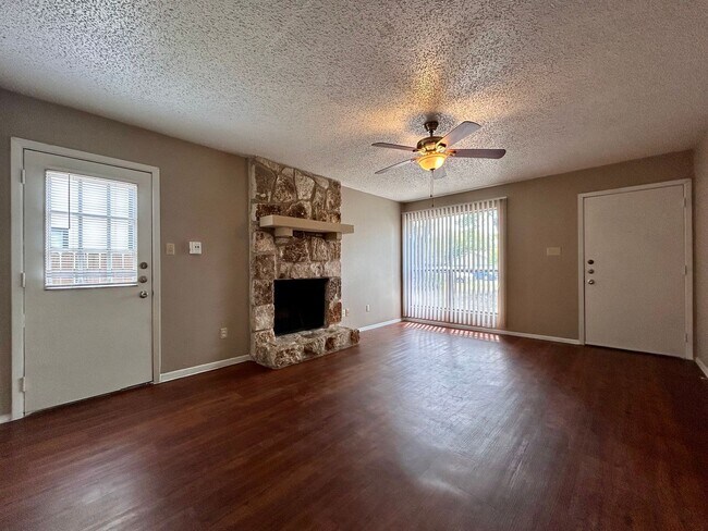 Building Photo - 1504 No Mor Cove