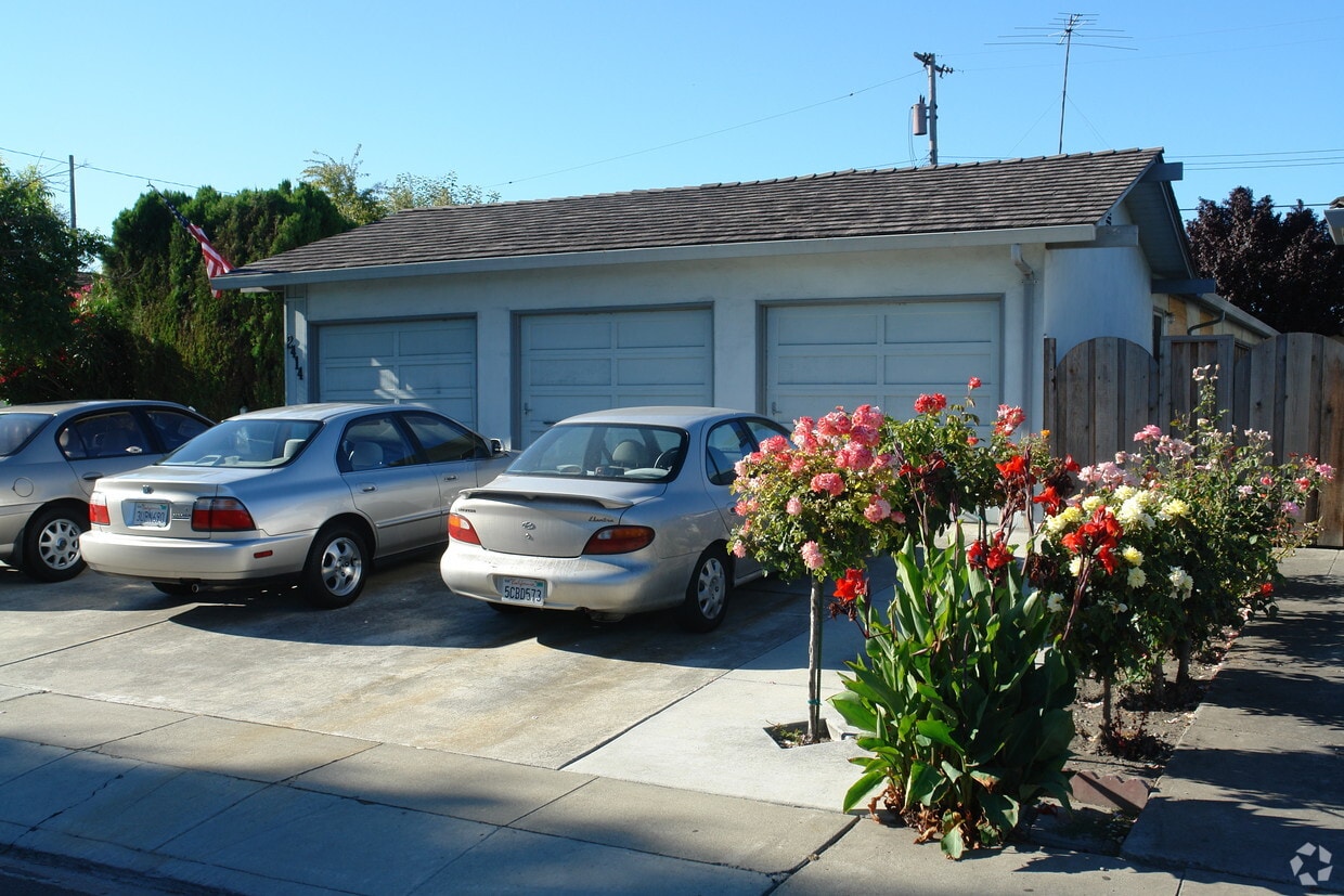 Primary Photo - 2414 Patricia Dr