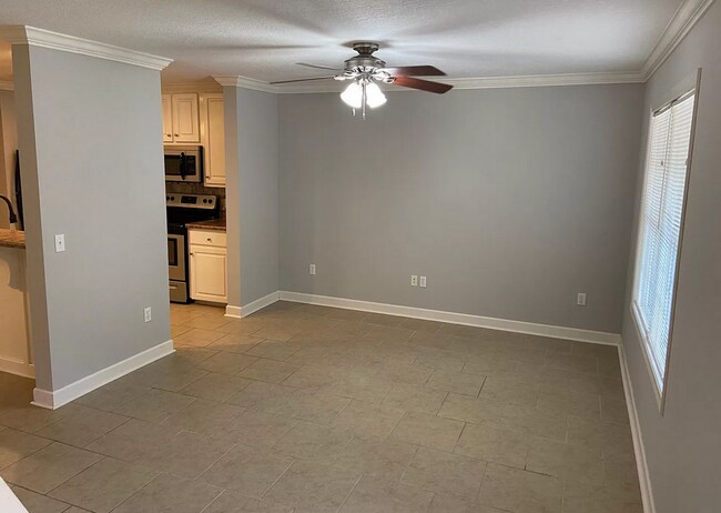 Building Photo - 3 BD/2.5 BA