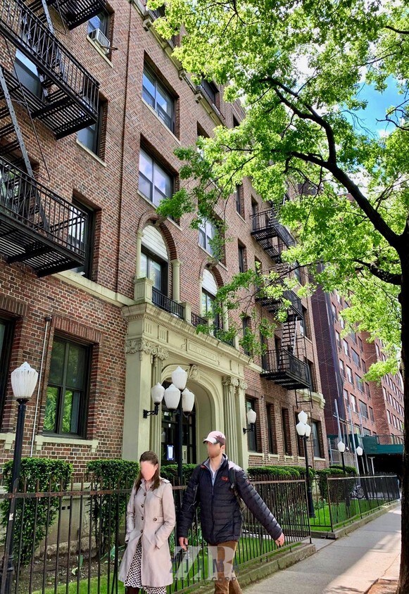 Primary Photo - 170 Parkside Ave