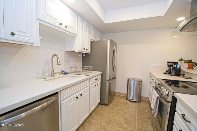 Foto del edificio - 2855 Idlewild Dr