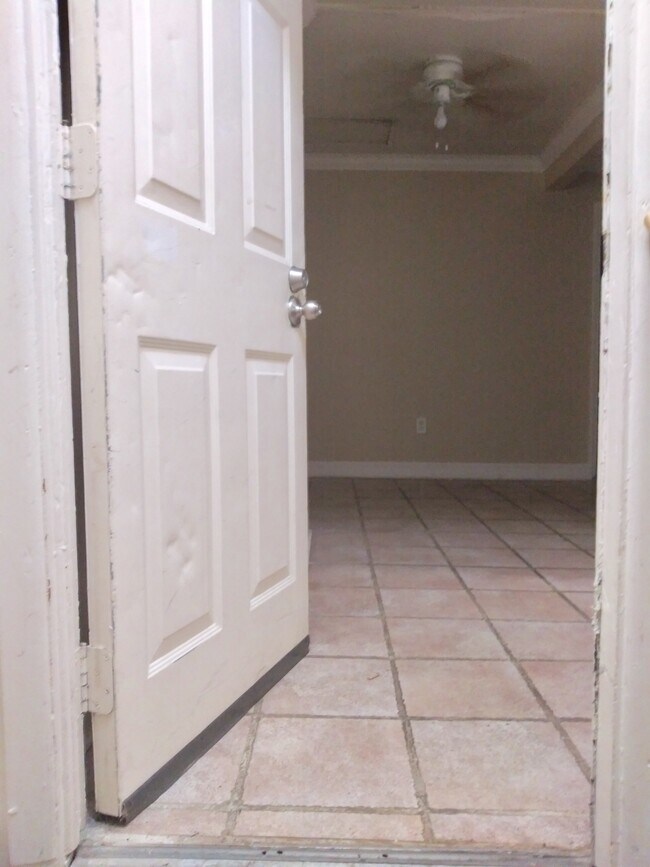 Apartment door - 5222 Kramme Ave