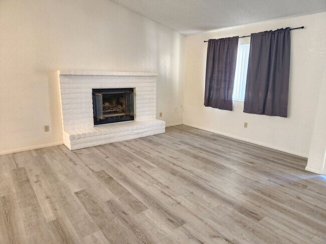 Foto del edificio - COMING SOON! Must See!!! Nice house at the end of a Cul de Sac!