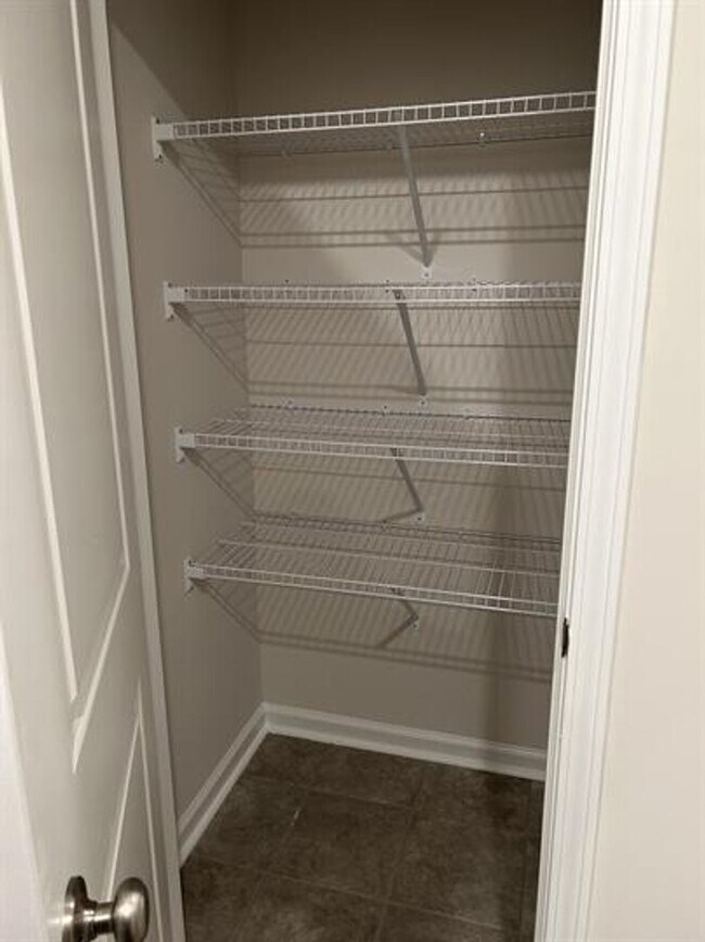 Foto del edificio - New 4/2.5 Townhome Near Lake Conestee and ...