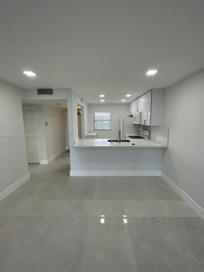 Foto del edificio - 9460 Tangerine Pl