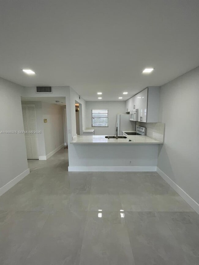 Building Photo - 9460 Tangerine Pl