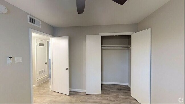 Foto del edificio - Warm Up This Winter at The Residence