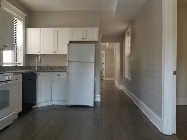 Foto del edificio - 2136 N Sheffield Ave