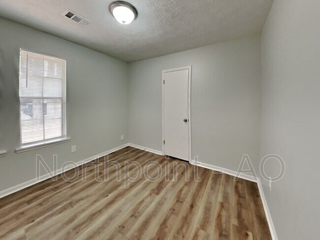 Building Photo - 8038 Flamingo Dr