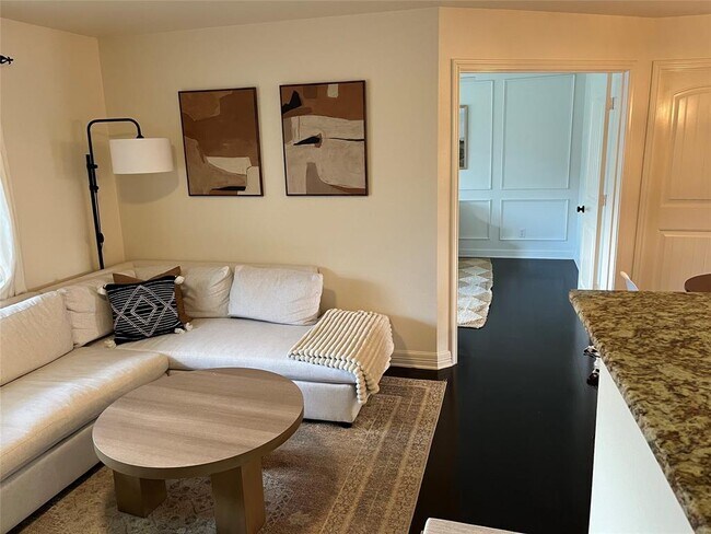Foto del edificio - 1307 Norwalk Ln