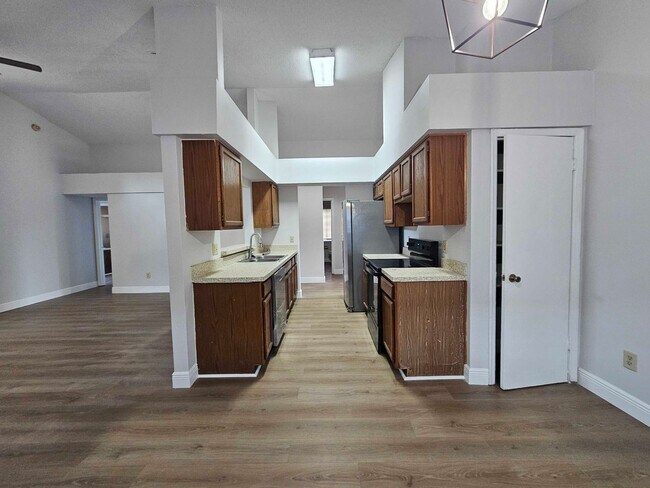 Foto del edificio - Stylish 3-Bedroom Retreat with Open Living & Split Floor Plan in Orlando!