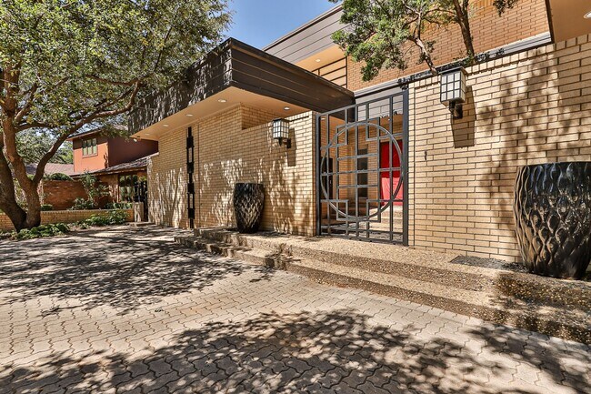 Foto del edificio - Luxury Living Overlooking Lakeridge Golf C...