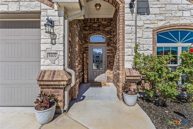 Building Photo - 5107 La Piedra Ln