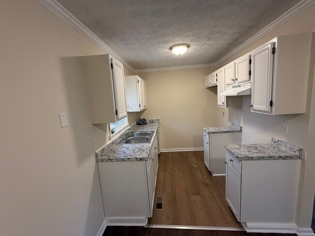 Foto del edificio - 200 Beverly Park Ct