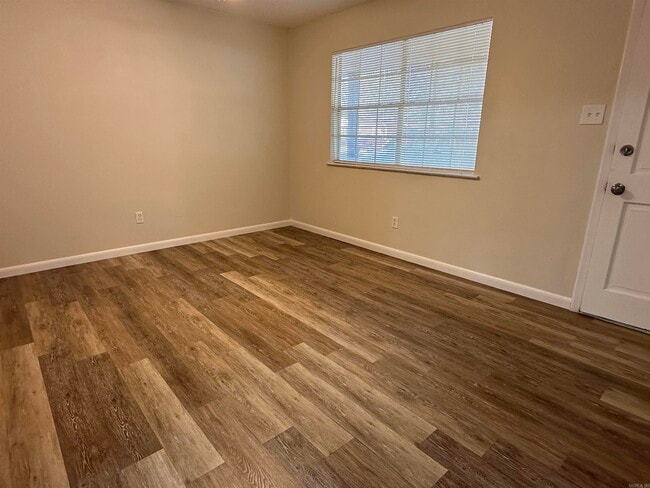 Building Photo - 9615 Comstock Rd