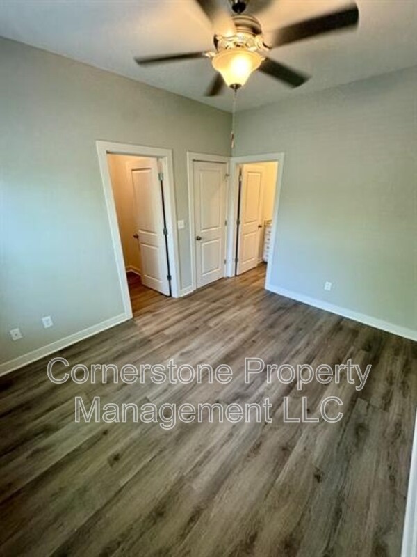 Foto del edificio - 8679 Golden Ln