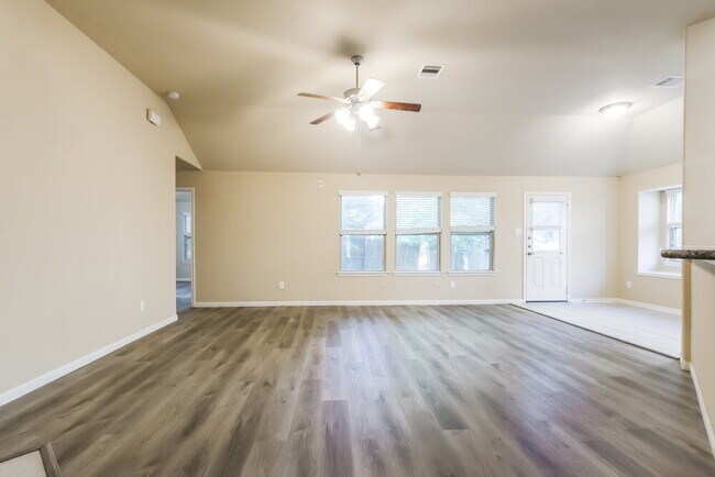 Building Photo - 988 Arbor Glen