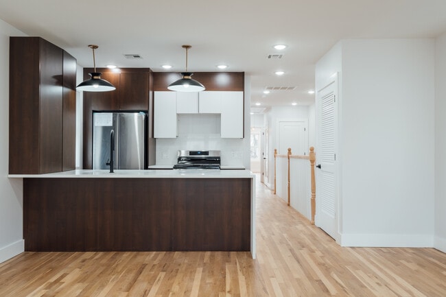 Foto del edificio - 90 Hollywood Ave