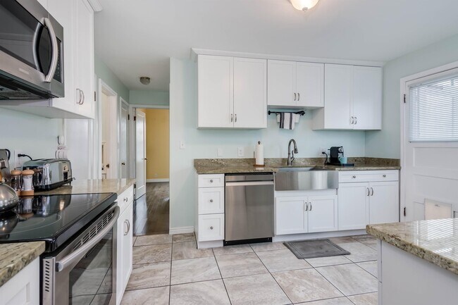Building Photo - 1111 E 400 S