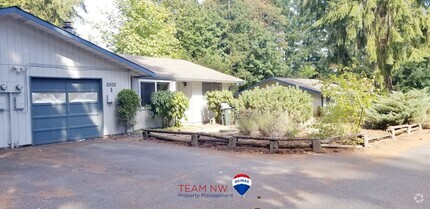 Building Photo - 2502 Carpenter Rd SE