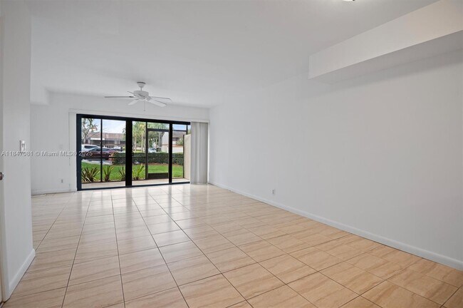 Building Photo - 4270 SW 70th Terrace
