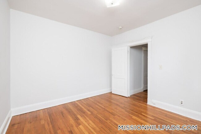 Building Photo - 49 Worthington St