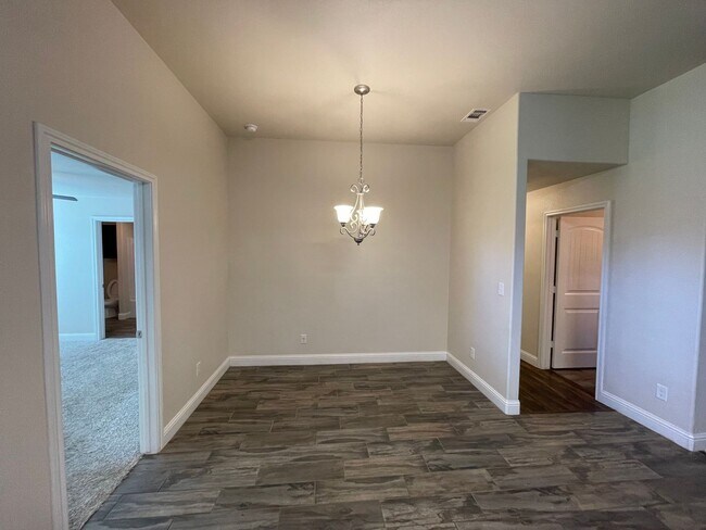Foto del edificio - Beautiful Spacious Home Located in Windsto...